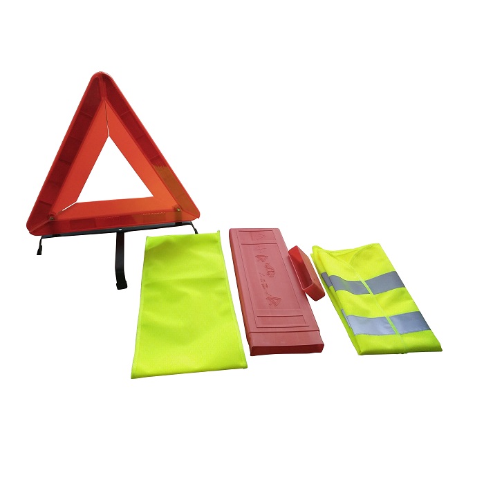 Règlementation sécurité routière : triangles de pré-signalisation et gilets  de sécurité, gilets de sécurité voiture 
